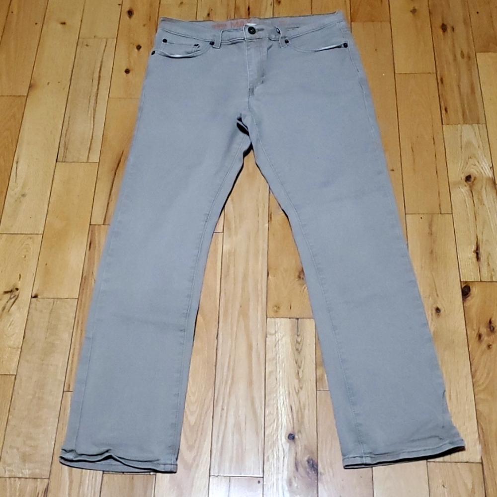 Urban Pipeline size 32 X 30 SLIM STRAIGHT Very good conditions khaki color